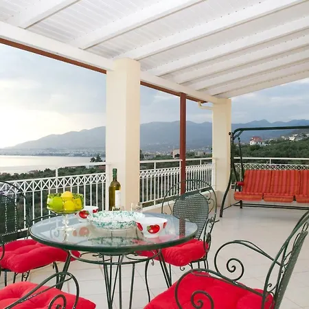 Stylish Flat/ Romantic Sunsets, 300m To The Beach * Kalamata