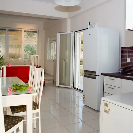 Stylish Flat/ Romantic Sunsets, 300m To The Beach *