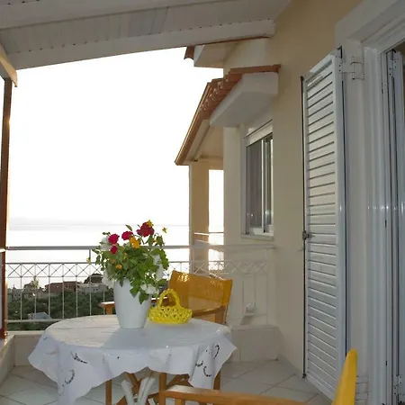 Stylish Flat/ Romantic Sunsets, 300m To The Beach Appartement Kalamata