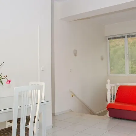 Stylish Flat/ Romantic Sunsets, 300m To The Beach * Kalamata